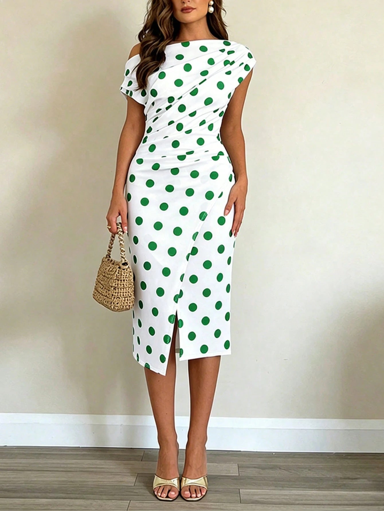 👗 Fekete-fehér pöttyös ruha – klasszikus pöttyös stílus, bármilyen alkalomra alkalmas ✨