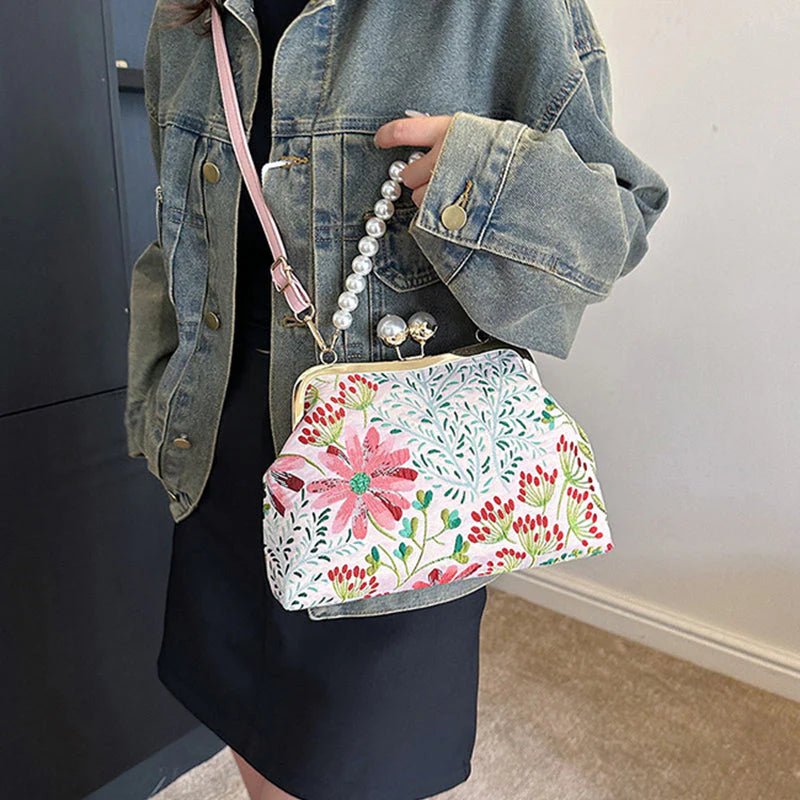Floral Shell-Shaped Shoulder Bag – Elegant Design, Versatile Chain Strap, Spacious & Stylish