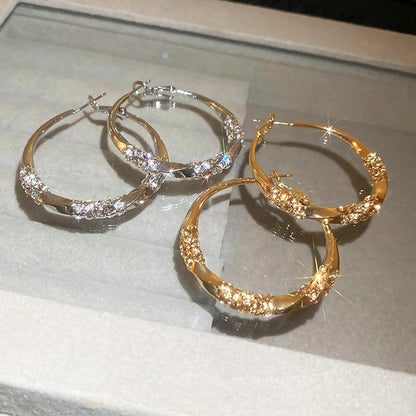 Cirkónikkal ellátott körgyűrűk