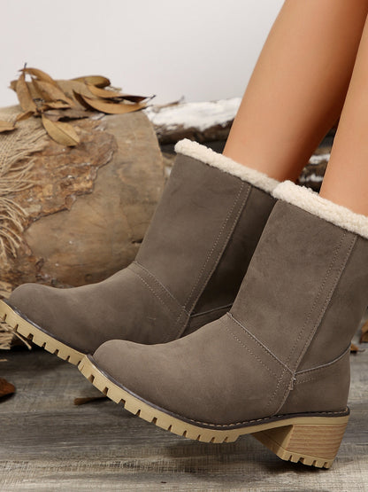 Meleg, plüss velúr hótaposó vastag sarokkal, vádliközépig érő